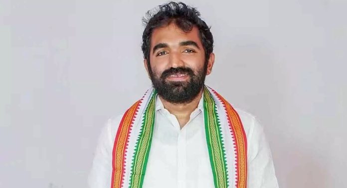 സഹോദരി മത്സരിക്കുന്നുണ്ടെങ്കില് സന്തോഷം ; ചാണ്ടി ഉമ്മന് സഹോദരി മത്സരിക്കുന്നുണ്ടെങ്കില് സന്തോഷം ; ചാണ്ടി ഉമ്മന്