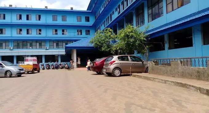 ഒടിഞ്ഞ കൈ ചികിത്സക്ക് ശേഷം വളഞ്ഞു ; മഞ്ചേരി മെഡിക്കൽ കോളജിൽ ചികിത്സപ്പിഴവെന്ന് പരാതി ഒടിഞ്ഞ കൈ ചികിത്സക്ക് ശേഷം വളഞ്ഞു ; മഞ്ചേരി മെഡിക്കൽ കോളജിൽ ചികിത്സപ്പിഴവെന്ന് പരാതി
