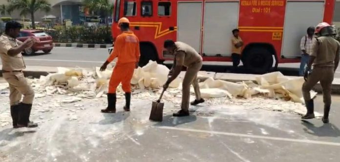 തിരുവനന്തപുരത്ത് ജിപ്സം ബോര്ഡ് ദേഹത്ത് വീണ് ഇതര സംസ്ഥാന തൊഴിലാളി മരിച്ചു തിരുവനന്തപുരത്ത് ജിപ്സം ബോര്ഡ് ദേഹത്ത് വീണ് ഇതര സംസ്ഥാന തൊഴിലാളി മരിച്ചു