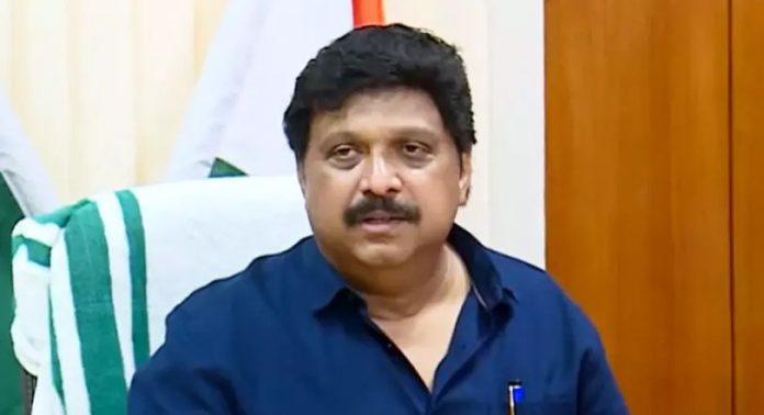 അമ്മയെ പോലെ കരുതേണ്ട ഒരു സ്ത്രീക്ക് നേരെ നടന്നത് ചട്ടമ്പിത്തരമാണ് ; കെ ബി ഗണേഷ് കുമാർ അമ്മയെ പോലെ കരുതേണ്ട ഒരു സ്ത്രീക്ക് നേരെ നടന്നത് ചട്ടമ്പിത്തരമാണ് ; കെ ബി ഗണേഷ് കുമാർ