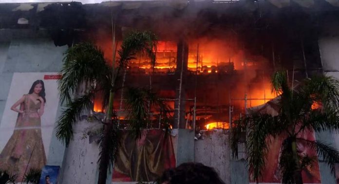 ജയലക്ഷ്മി സില്ക്സിലുണ്ടായ തീപിടുത്തത്തിൽ ജില്ലാ ഫയർ ഓഫീസറുടെ റിപ്പോർട്ട് പുറത്ത് ജയലക്ഷ്മി സില്ക്സിലുണ്ടായ തീപിടുത്തത്തിൽ ജില്ലാ ഫയർ ഓഫീസറുടെ റിപ്പോർട്ട് പുറത്ത്