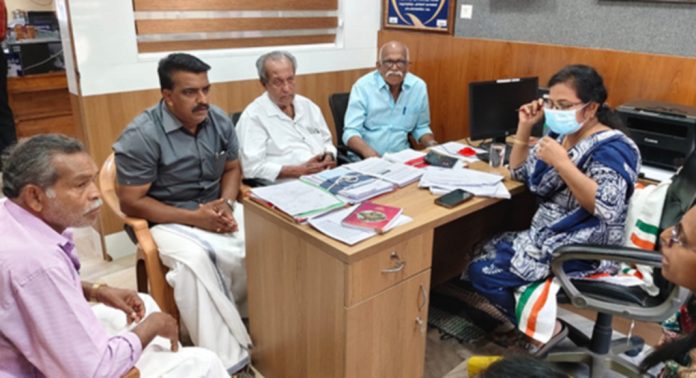 കോഴഞ്ചേരി ഗ്രാമ പഞ്ചായത്തിലെ 90 ലക്ഷം രൂപയുടെ ഏഴ് മരാമത്ത് പണികൾ ഭരണസമിതി അട്ടിമറിക്കുന്നു : പരാതിയുമായി എല്.ഡി.എഫ് കോഴഞ്ചേരി ഗ്രാമ പഞ്ചായത്തിലെ 90 ലക്ഷം രൂപയുടെ ഏഴ് മരാമത്ത് പണികൾ ഭരണസമിതി അട്ടിമറിക്കുന്നു : പരാതിയുമായി എല്.ഡി.എഫ്