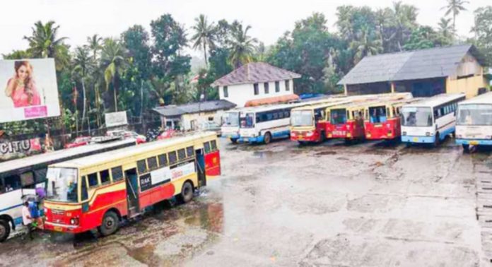 അടൂര് കെ.എസ്.ആര്.റ്റി.സി ഡിപ്പോയിലേക്ക് ബസുകള് കയറുന്നത് താത്കാലികമായി നിര്ത്തിവെച്ചു അടൂര് കെ.എസ്.ആര്.റ്റി.സി ഡിപ്പോയിലേക്ക് ബസുകള് കയറുന്നത് താത്കാലികമായി നിര്ത്തിവെച്ചു