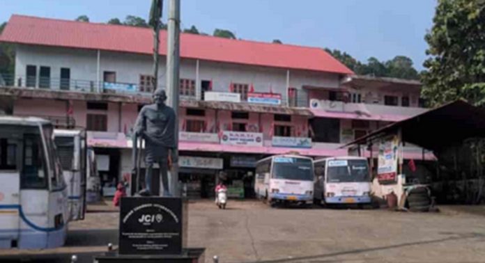 കോന്നിയുടെ മലയോര മേഖലകളെ കെ.എസ്.ആര്.റ്റി.സി പൂര്ണ്ണമായി ഒഴിവാക്കുന്നു ; സ്വകാര്യ ബസ്സുടമകളെ സഹായിക്കുവാനാണെന്ന് ആരോപണം കോന്നിയുടെ മലയോര മേഖലകളെ കെ.എസ്.ആര്.റ്റി.സി പൂര്ണ്ണമായി ഒഴിവാക്കുന്നു ; സ്വകാര്യ ബസ്സുടമകളെ സഹായിക്കുവാനാണെന്ന് ആരോപണം