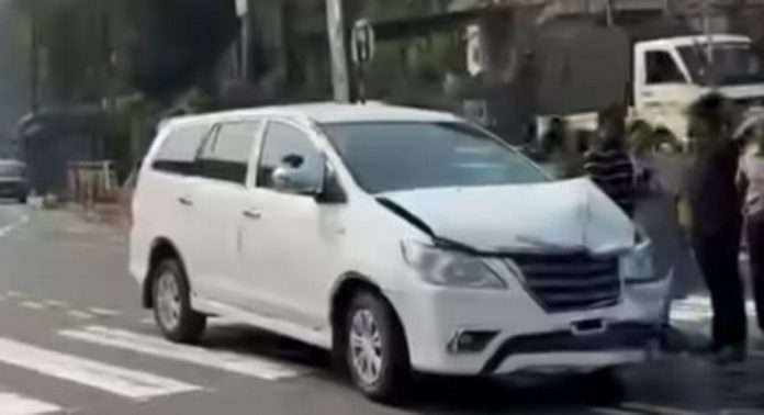 റാന്നി മന്ദിരംപടിയില് ഇരുചക്ര വാഹനവും രണ്ട് കാറുകളും തമ്മില് കൂട്ടിയിടിച്ചു ; ആര്ക്കും പരിക്കില്ല റാന്നി മന്ദിരംപടിയില് ഇരുചക്ര വാഹനവും രണ്ട് കാറുകളും തമ്മില് കൂട്ടിയിടിച്ചു ; ആര്ക്കും പരിക്കില്ല