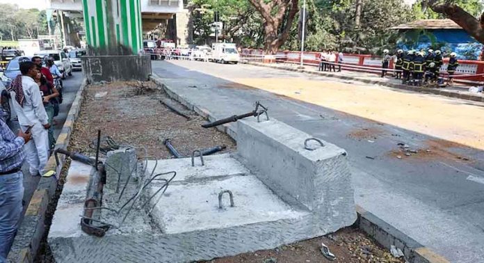 മുംബൈയിൽ മെട്രോ സ്ലാബ് തകർന്ന് വീണ് മരിച്ച സംഭവത്തിൽ നടപടി മുംബൈയിൽ മെട്രോ സ്ലാബ് തകർന്ന് വീണ് മരിച്ച സംഭവത്തിൽ നടപടി