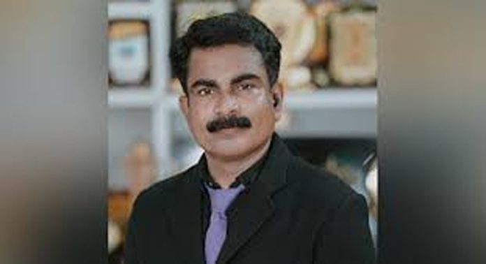 മാനസിക വെല്ലുവിളി നേരിടുന്ന 16കാരിയെ പീഡിപ്പിച്ച കേസിൽ ഫിലിപ്പ് മമ്പാടിൻ്റെ റിമാൻഡ് റിപ്പോർട്ടിലെ ഉള്ളടക്കം പുറത്ത് മാനസിക വെല്ലുവിളി നേരിടുന്ന 16കാരിയെ പീഡിപ്പിച്ച കേസിൽ ഫിലിപ്പ് മമ്പാടിൻ്റെ റിമാൻഡ് റിപ്പോർട്ടിലെ ഉള്ളടക്കം പുറത്ത്