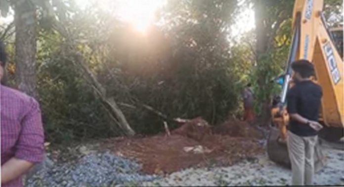 കുടിവെള്ളം മുട്ടിച്ച് പത്തനംതിട്ട നഗരസഭയുടെ സൗന്ദര്യവല്കരണം ; നാഥനില്ലാ കളരിയായി നഗരസഭ കുടിവെള്ളം മുട്ടിച്ച് പത്തനംതിട്ട നഗരസഭയുടെ സൗന്ദര്യവല്കരണം ; നാഥനില്ലാ കളരിയായി നഗരസഭ