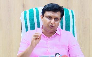 കള്ളാടി മണ്ണിടിച്ചിലിന്റെ പേരിൽ വകുപ്പുകൾ തമ്മിൽ ഈ സമയത്ത് പരസ്പരം പഴിചാരരുതെന്ന് മന്ത്രിമാരോട് മുഹമ്മദ് റിയാസ്