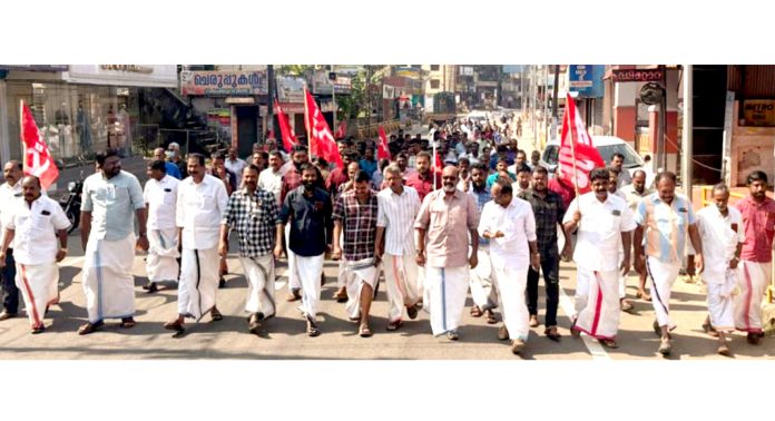 ദേശീയ പണിമുടക്ക് റാന്നിയില് പൂര്ണ്ണം : സംയുക്ത യൂണിയന്റെ നേതൃത്വത്തില് പ്രകടനവും യോഗവും നടത്തി ദേശീയ പണിമുടക്ക് റാന്നിയില് പൂര്ണ്ണം : സംയുക്ത യൂണിയന്റെ നേതൃത്വത്തില് പ്രകടനവും യോഗവും നടത്തി