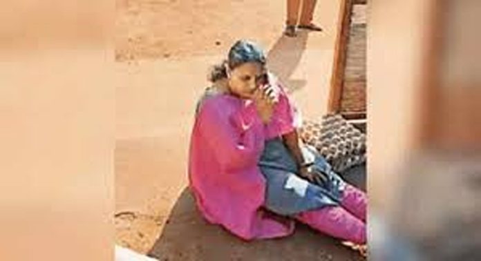ചുരിദാര് ധരിച്ചെത്തിയ അധ്യാപികയെ സ്കൂളില് തടഞ്ഞ സംഭവത്തില് ഇടപ്പെട്ട് ഹൈക്കോടതി ചുരിദാര് ധരിച്ചെത്തിയ അധ്യാപികയെ സ്കൂളില് തടഞ്ഞ സംഭവത്തില് ഇടപ്പെട്ട് ഹൈക്കോടതി