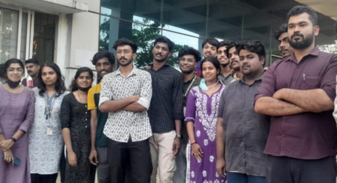 ദുരന്തം ഒഴിവാകാന് കാരണം മെഡിക്കല് കോളേജ് വിദ്യാര്ഥികളുടെ സമയോചിത ഇടപെടല് ദുരന്തം ഒഴിവാകാന് കാരണം മെഡിക്കല് കോളേജ് വിദ്യാര്ഥികളുടെ സമയോചിത ഇടപെടല്