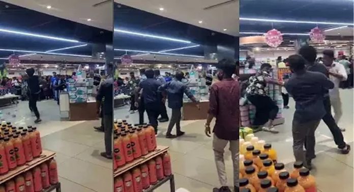 ഷോപ്പിംഗ് മാളില് പോലീസുകാരനെ എസ്എഫ്ഐ പ്രവര്ത്തകര് മര്ദിച്ച സംഭവത്തില് റിപ്പോര്ട്ട് തേടി സിറ്റി പോലീസ് കമ്മീഷണര് ഷോപ്പിംഗ് മാളില് പോലീസുകാരനെ എസ്എഫ്ഐ പ്രവര്ത്തകര് മര്ദിച്ച സംഭവത്തില് റിപ്പോര്ട്ട് തേടി സിറ്റി പോലീസ് കമ്മീഷണര്