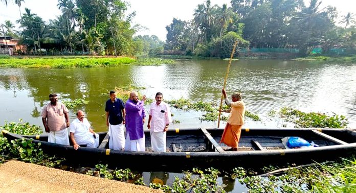 പത്തനംതിട്ട – ആലപ്പുഴ ജില്ലകളെ ബന്ധിപ്പിച്ച് വട്ടടി കടവിൽ പാലം ; തോമസ് കെ തോമസ് എംഎൽഎ സ്ഥലം സന്ദർശിച്ചു പത്തനംതിട്ട – ആലപ്പുഴ ജില്ലകളെ ബന്ധിപ്പിച്ച് വട്ടടി കടവിൽ പാലം ; തോമസ് കെ തോമസ് എംഎൽഎ സ്ഥലം സന്ദർശിച്ചു