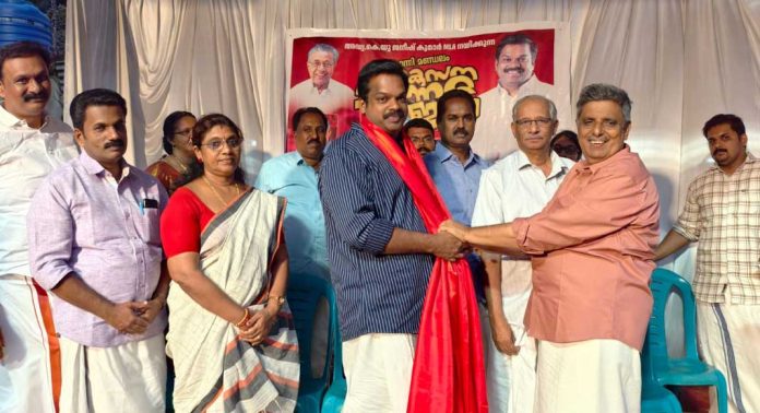 കോന്നി മണ്ഡലം എൽഡിഎഫ് വികസന മുന്നേറ്റ ജാഥയ്ക്ക് ആങ്ങമൂഴിയിൽ ആവേശ്വജ്ജ്വല തുടക്കം കോന്നി മണ്ഡലം എൽഡിഎഫ് വികസന മുന്നേറ്റ ജാഥയ്ക്ക് ആങ്ങമൂഴിയിൽ ആവേശ്വജ്ജ്വല തുടക്കം