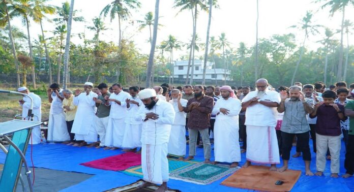 മാനവിക മൂല്യങ്ങൾ ഉണർത്തി കെ.എൻ.എം ഈദ്ഗാഹുകൾ ശ്രദ്ധേയമായി മാനവിക മൂല്യങ്ങൾ ഉണർത്തി കെ.എൻ.എം ഈദ്ഗാഹുകൾ ശ്രദ്ധേയമായി