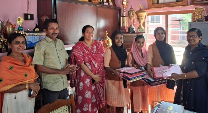 പത്താം ക്ലാസ് പരീക്ഷയ്ക്ക് ഫയലുകൾ തയ്യാറാക്കി ഏഴാം ക്ലാസിലെ കൂട്ടുകാർ പത്താം ക്ലാസ് പരീക്ഷയ്ക്ക് ഫയലുകൾ തയ്യാറാക്കി ഏഴാം ക്ലാസിലെ കൂട്ടുകാർ