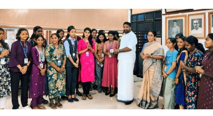 ഹരിത കേരളം മിഷൻ പദ്ധതി : റാന്നി സെന്റ് തോമസ് കോളേജിൽ മെൻസ്ട്രുവൽ കപ്പ് വിതരണം നടത്തി ഹരിത കേരളം മിഷൻ പദ്ധതി : റാന്നി സെന്റ് തോമസ് കോളേജിൽ മെൻസ്ട്രുവൽ കപ്പ് വിതരണം നടത്തി
