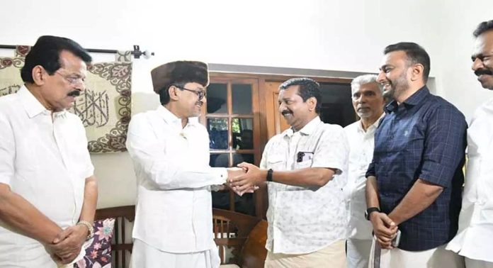 പാണക്കാട്ട് എത്തി മുസ്ലിം ലീഗ് നേതാക്കളെ കണ്ട് എ. സുരേഷ് പാണക്കാട്ട് എത്തി മുസ്ലിം ലീഗ് നേതാക്കളെ കണ്ട് എ. സുരേഷ്