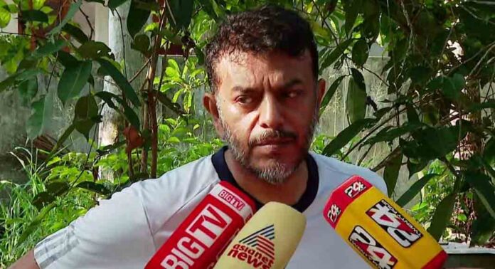വിഎസിന്റെ മകൻ അരുൺകുമാറിനെതിരെ തെരഞ്ഞെടുപ്പ് കമ്മീഷന് പരാതി വിഎസിന്റെ മകൻ അരുൺകുമാറിനെതിരെ തെരഞ്ഞെടുപ്പ് കമ്മീഷന് പരാതി