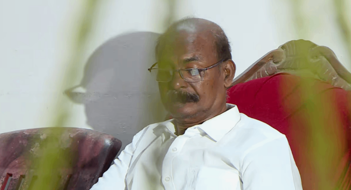 സി സി മുകുന്ദൻ ബിജെപിയിലേക്ക്? ; നിര്ണായക നീക്കം കോൺഗ്രസ് കൈവിട്ടതോടെ സി സി മുകുന്ദൻ ബിജെപിയിലേക്ക്? ; നിര്ണായക നീക്കം കോൺഗ്രസ് കൈവിട്ടതോടെ