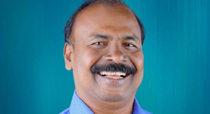 സി സി മുകുന്ദനെ പിന്തുണയ്ക്കേണ്ടെന്ന് നിലപാടിൽ പ്രാദേശിക കോൺഗ്രസ് നേതൃത്വം സി സി മുകുന്ദനെ പിന്തുണയ്ക്കേണ്ടെന്ന് നിലപാടിൽ പ്രാദേശിക കോൺഗ്രസ് നേതൃത്വം