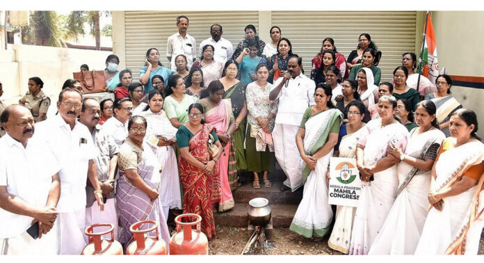 കേന്ദ്ര – സംസ്ഥാന സര്ക്കാരുകള് ജനങ്ങളുടെ അന്നം മുട്ടിക്കുന്നു : പ്രൊഫ. സതീഷ് കൊച്ചുപറമ്പില് കേന്ദ്ര – സംസ്ഥാന സര്ക്കാരുകള് ജനങ്ങളുടെ അന്നം മുട്ടിക്കുന്നു : പ്രൊഫ. സതീഷ് കൊച്ചുപറമ്പില്