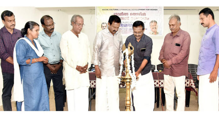 ഗ്രാമീണ തൊഴിൽദാന പദ്ധതിയുടെ ജില്ലാതല ഉദ്ഘാടനം പത്തനംതിട്ടയില് നടന്നു ഗ്രാമീണ തൊഴിൽദാന പദ്ധതിയുടെ ജില്ലാതല ഉദ്ഘാടനം പത്തനംതിട്ടയില് നടന്നു