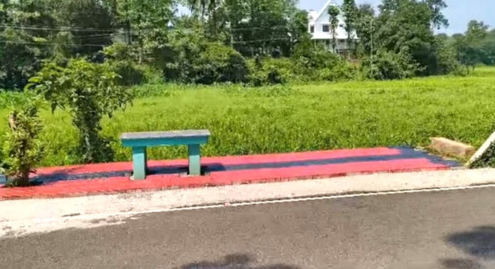റാന്നി തിരുവാഭരണ പാതയിലെ ഹാപ്പിനസ് പാർക്ക് ഇന്റര് ലോക്ക് കട്ടകള് പാകി മനോഹരമാക്കുന്നു റാന്നി തിരുവാഭരണ പാതയിലെ ഹാപ്പിനസ് പാർക്ക് ഇന്റര് ലോക്ക് കട്ടകള് പാകി മനോഹരമാക്കുന്നു