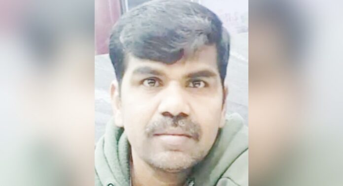ഇറാൻ ആക്രമണത്തിൽ കുവൈത്തിൽ കൊല്ലപ്പെട്ട തമിഴ്നാട് സ്വദേശിയുടെ മൃതദേഹം നാട്ടിലേക്ക് കൊണ്ടുപോയി ഇറാൻ ആക്രമണത്തിൽ കുവൈത്തിൽ കൊല്ലപ്പെട്ട തമിഴ്നാട് സ്വദേശിയുടെ മൃതദേഹം നാട്ടിലേക്ക് കൊണ്ടുപോയി