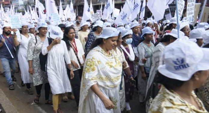 നഴ്സുമാരുടെ സമരം വിജയം കണ്ടു ; അടിസ്ഥാന ശമ്പളം 28,000 രൂപ ആക്കാൻ തീരുമാനം നഴ്സുമാരുടെ സമരം വിജയം കണ്ടു ; അടിസ്ഥാന ശമ്പളം 28,000 രൂപ ആക്കാൻ തീരുമാനം