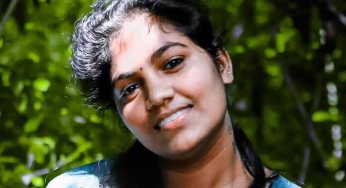 കൊല്ലത്ത് ഗർഭിണിയെ ഭർതൃവീട്ടിൽ തൂങ്ങി മരിച്ച നിലയിൽ കണ്ടെത്തി കൊല്ലത്ത് ഗർഭിണിയെ ഭർതൃവീട്ടിൽ തൂങ്ങി മരിച്ച നിലയിൽ കണ്ടെത്തി