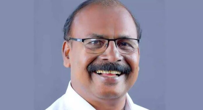 സി.സി. മുകുന്ദൻ എം.എൽ.എയെ കോൺഗ്രസ് നേതൃത്വം ഡൽഹിയ്ക്ക് വിളിപ്പിച്ചു സി.സി. മുകുന്ദൻ എം.എൽ.എയെ കോൺഗ്രസ് നേതൃത്വം ഡൽഹിയ്ക്ക് വിളിപ്പിച്ചു