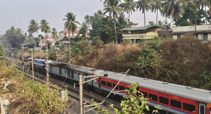 കണ്ണൂർ – ബെംഗളൂരു എക്സ്പ്രസ് കോഴിക്കോട്ടേക്ക് നീട്ടി കണ്ണൂർ – ബെംഗളൂരു എക്സ്പ്രസ് കോഴിക്കോട്ടേക്ക് നീട്ടി