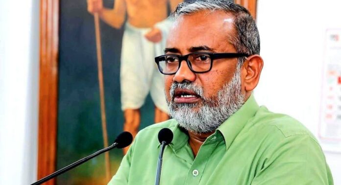 സുധാകരന് ചെയ്തത് രാഷ്ട്രീയ ധാര്മ്മികതയല്ലെന്നും കമ്മ്യൂണിസ്റ്റ് മൂല്യങ്ങളെ ചവിട്ടി മെതിക്കലാണെന്നും പി പ്രസാദ് സുധാകരന് ചെയ്തത് രാഷ്ട്രീയ ധാര്മ്മികതയല്ലെന്നും കമ്മ്യൂണിസ്റ്റ് മൂല്യങ്ങളെ ചവിട്ടി മെതിക്കലാണെന്നും പി പ്രസാദ്