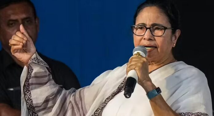 പശ്ചിമ ബംഗാളിൽ തൃണമൂൽ കോൺഗ്രസിന്റെ പ്രകടനപത്രിക പുറത്തിറക്കി മമതാ ബാനർജി പശ്ചിമ ബംഗാളിൽ തൃണമൂൽ കോൺഗ്രസിന്റെ പ്രകടനപത്രിക പുറത്തിറക്കി മമതാ ബാനർജി