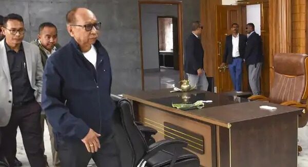 മണിപ്പൂരിൽ സമാധാനം പുനസ്ഥാപിക്കാൻ നിർണ്ണായക നീക്കം ; കുക്കികളുമായി ചർച്ച നടത്തി മുഖ്യമന്ത്രി മണിപ്പൂരിൽ സമാധാനം പുനസ്ഥാപിക്കാൻ നിർണ്ണായക നീക്കം ; കുക്കികളുമായി ചർച്ച നടത്തി മുഖ്യമന്ത്രി