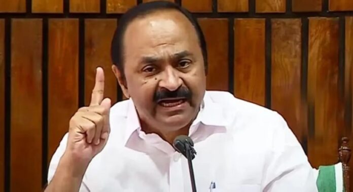 വിഡി. സതീശൻ സമർപ്പിച്ച നാമനിർദ്ദേശ പത്രിക സ്വീകരിച്ചു വിഡി. സതീശൻ സമർപ്പിച്ച നാമനിർദ്ദേശ പത്രിക സ്വീകരിച്ചു