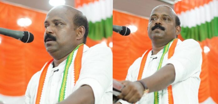 തെരഞ്ഞെടുപ്പ് പ്രചാരണ വേദിയിൽ വിതുമ്പി യു.ഡി.എഫ് സ്ഥാനാർഥി തെരഞ്ഞെടുപ്പ് പ്രചാരണ വേദിയിൽ വിതുമ്പി യു.ഡി.എഫ് സ്ഥാനാർഥി