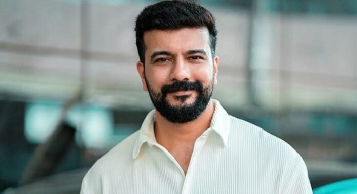 കലാപരിപാടികൾക്ക് അർധവിരാമം , ജനവിധി തേടി ജന്മനാട്ടിലേക്ക് ; ഒപ്പം ഉണ്ടാവണമെന്ന് രമേഷ് പിഷാരടി കലാപരിപാടികൾക്ക് അർധവിരാമം , ജനവിധി തേടി ജന്മനാട്ടിലേക്ക് ; ഒപ്പം ഉണ്ടാവണമെന്ന് രമേഷ് പിഷാരടി