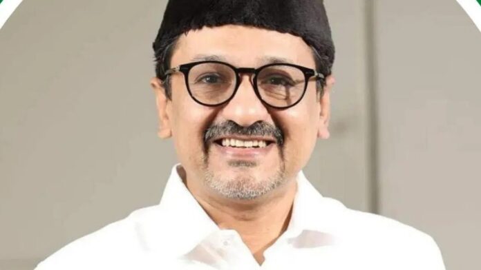പാണക്കാട് സാദിഖലി തങ്ങളെ അപകീർത്തിപ്പെടുത്തി ഫേസ്ബുക്ക് പോസ്റ്റിട്ട കാപ്പ കേസ് പ്രതി ഒളിവിൽ പാണക്കാട് സാദിഖലി തങ്ങളെ അപകീർത്തിപ്പെടുത്തി ഫേസ്ബുക്ക് പോസ്റ്റിട്ട കാപ്പ കേസ് പ്രതി ഒളിവിൽ