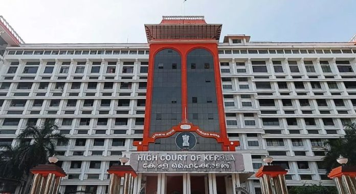 ഇടുക്കിയിലെ പട്ടയ വിതരണ നടപടികൾ സ്റ്റേ ചെയ്ത് ഹൈക്കോടതി ഇടുക്കിയിലെ പട്ടയ വിതരണ നടപടികൾ സ്റ്റേ ചെയ്ത് ഹൈക്കോടതി