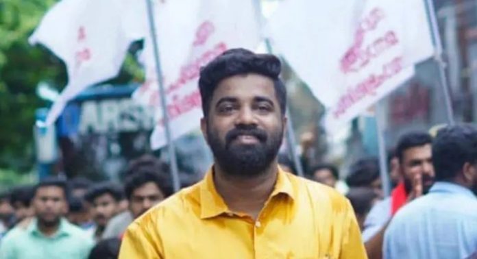 ഭീഷണി ഇങ്ങോട്ട് എടുക്കരുതെന്ന പി.കെ ശശിയുടെ പ്രതികരണത്തിന് പരിഹാസ മറുപടിയുമായി പി.എം ആര്ഷോ ഭീഷണി ഇങ്ങോട്ട് എടുക്കരുതെന്ന പി.കെ ശശിയുടെ പ്രതികരണത്തിന് പരിഹാസ മറുപടിയുമായി പി.എം ആര്ഷോ