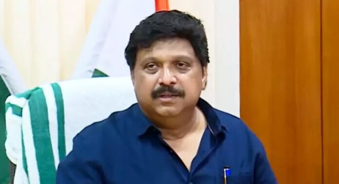ഗണേഷ് കുമാറിനെതിരെ തെരഞ്ഞെടുപ്പ് കമ്മീഷന് പരാതി നൽകി യൂത്ത് കോൺഗ്രസ് നേതാവ് ഗണേഷ് കുമാറിനെതിരെ തെരഞ്ഞെടുപ്പ് കമ്മീഷന് പരാതി നൽകി യൂത്ത് കോൺഗ്രസ് നേതാവ്