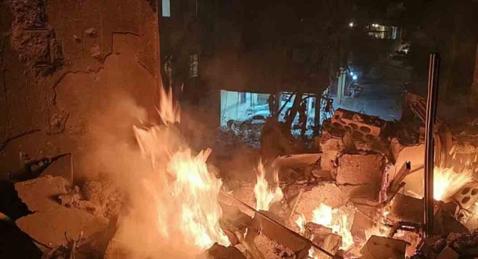 ലെബനിൽ ഞെട്ടിച്ച് ഇസ്രയേലിന്റെ ബോംബാക്രമണം ലെബനിൽ ഞെട്ടിച്ച് ഇസ്രയേലിന്റെ ബോംബാക്രമണം
