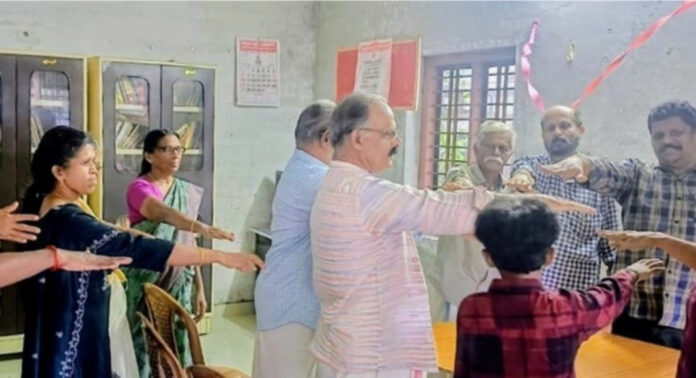 കോന്നി പബ്ലിക്ക് ലൈബ്രറിയുടെ നേതൃത്വത്തിൽ യുദ്ധവിരുദ്ധ പ്രതിജ്ഞയും മെഴുകുതിരി കത്തിക്കലും നടത്തി കോന്നി പബ്ലിക്ക് ലൈബ്രറിയുടെ നേതൃത്വത്തിൽ യുദ്ധവിരുദ്ധ പ്രതിജ്ഞയും മെഴുകുതിരി കത്തിക്കലും നടത്തി
