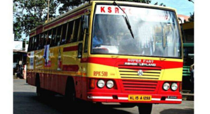ആവശ്യപ്പെട്ട സ്ഥലത്ത് ബസ് നിർത്തിയില്ല ; കെഎസ്ആർടിസി ബസിന്റെ ചില്ല് തകർത്ത് യുവതി ആവശ്യപ്പെട്ട സ്ഥലത്ത് ബസ് നിർത്തിയില്ല ; കെഎസ്ആർടിസി ബസിന്റെ ചില്ല് തകർത്ത് യുവതി