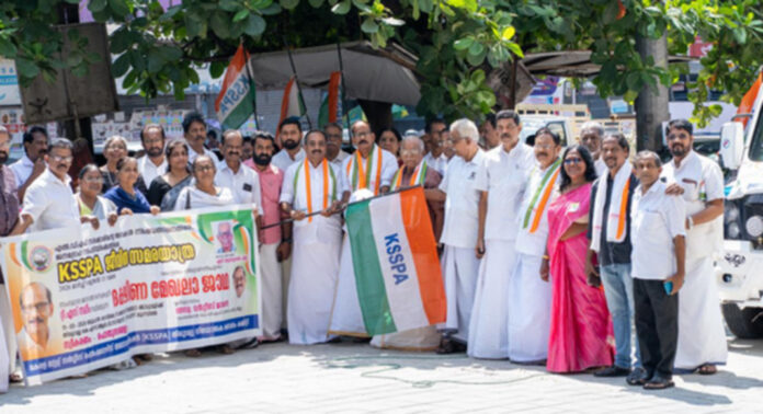 കേരള സ്റ്റേറ്റ് സർവ്വീസ് പെ൯ഷനേഴ്സ് അസോസിയേഷൻ പ്രതിഷേധ ജാഥ നടത്തി കേരള സ്റ്റേറ്റ് സർവ്വീസ് പെ൯ഷനേഴ്സ് അസോസിയേഷൻ പ്രതിഷേധ ജാഥ നടത്തി