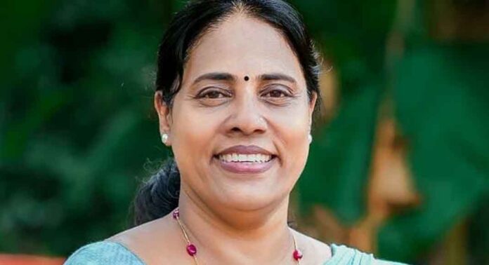 ലാലി ജെയിംസിനെ കോൺഗ്രസിൽ തിരിച്ചെടുത്തു ലാലി ജെയിംസിനെ കോൺഗ്രസിൽ തിരിച്ചെടുത്തു