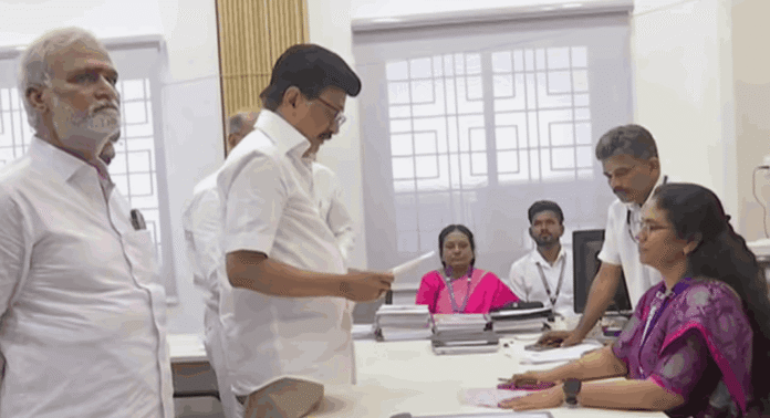 കൊളത്തൂരില് നാമനിർദേശ പത്രിക സമര്പ്പിച്ച് എം കെ സ്റ്റാലിന് കൊളത്തൂരില് നാമനിർദേശ പത്രിക സമര്പ്പിച്ച് എം കെ സ്റ്റാലിന്